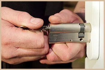 Elite Locksmith Services Chicago, IL 312-973-4902 Elite Locksmith Services Chicago, IL 312-973-4902 - 1-locksmiths