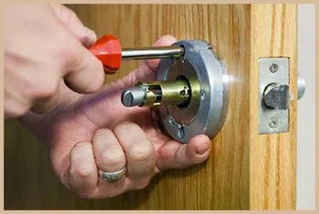 Elite Locksmith Services Chicago, IL 312-973-4902 - 6-locks-replace